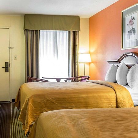 Quality Inn University Winston Salem Экстерьер фото