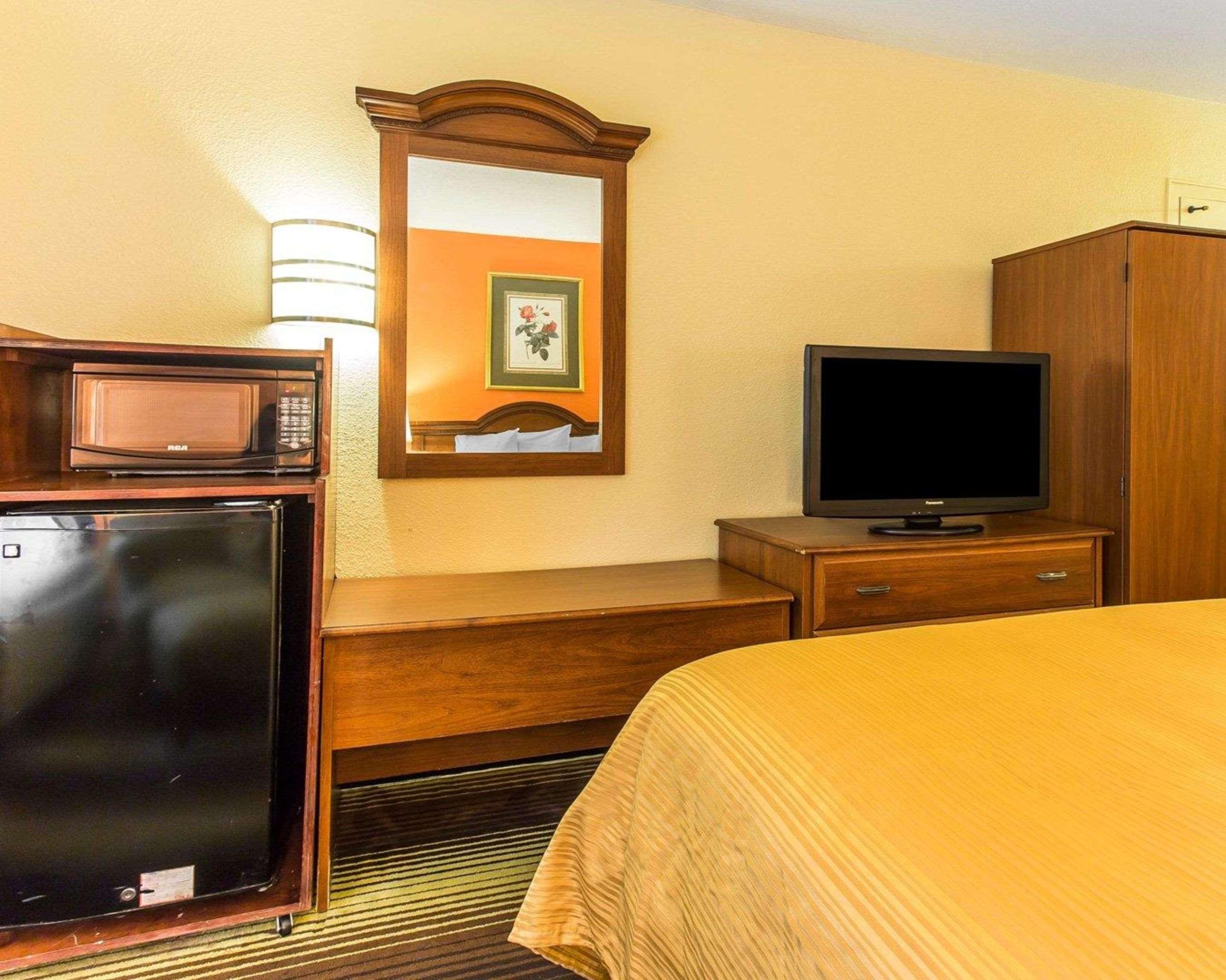 Quality Inn University Уинстон-Сейлем Экстерьер фото