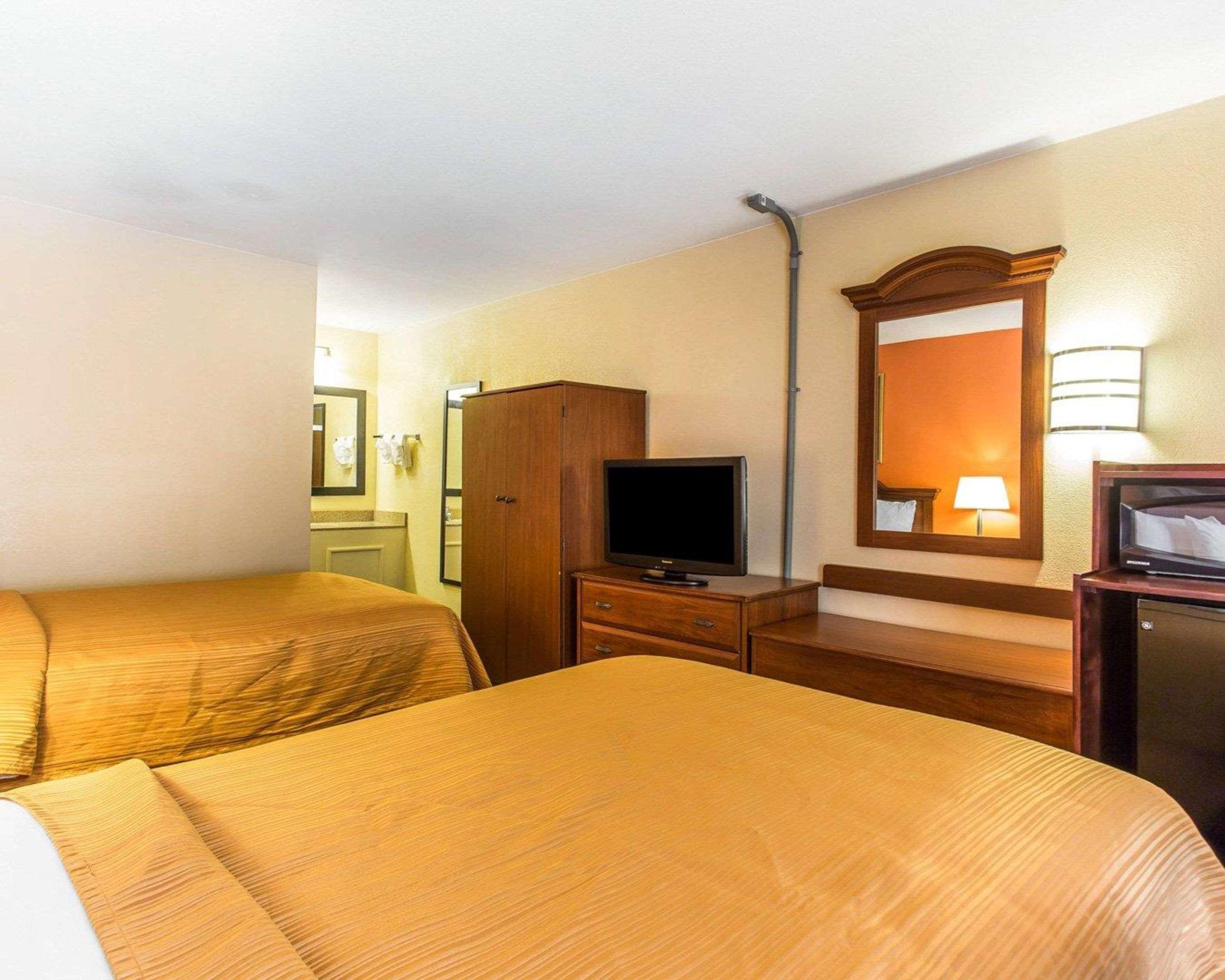 Quality Inn University Уинстон-Сейлем Экстерьер фото