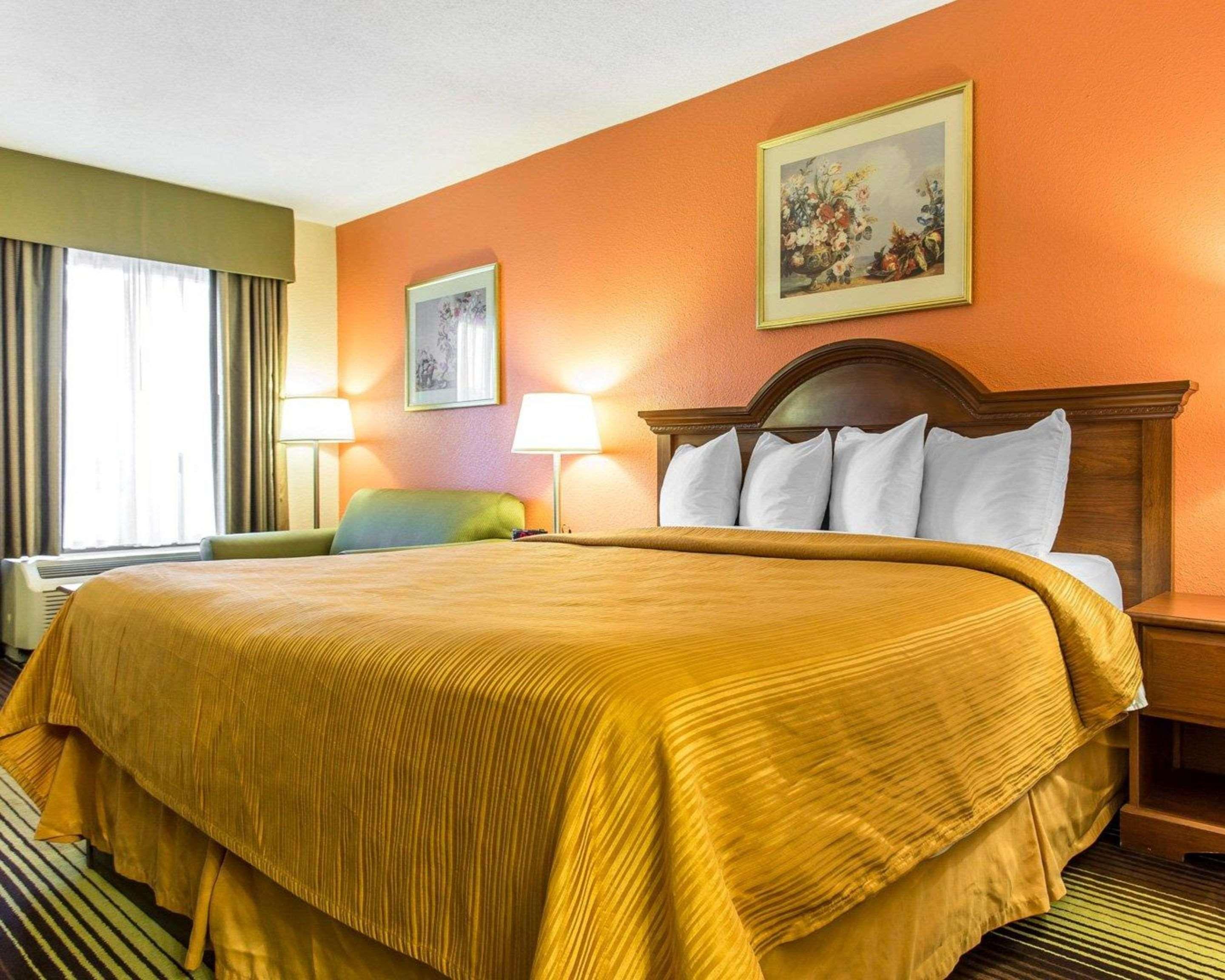 Quality Inn University Уинстон-Сейлем Экстерьер фото