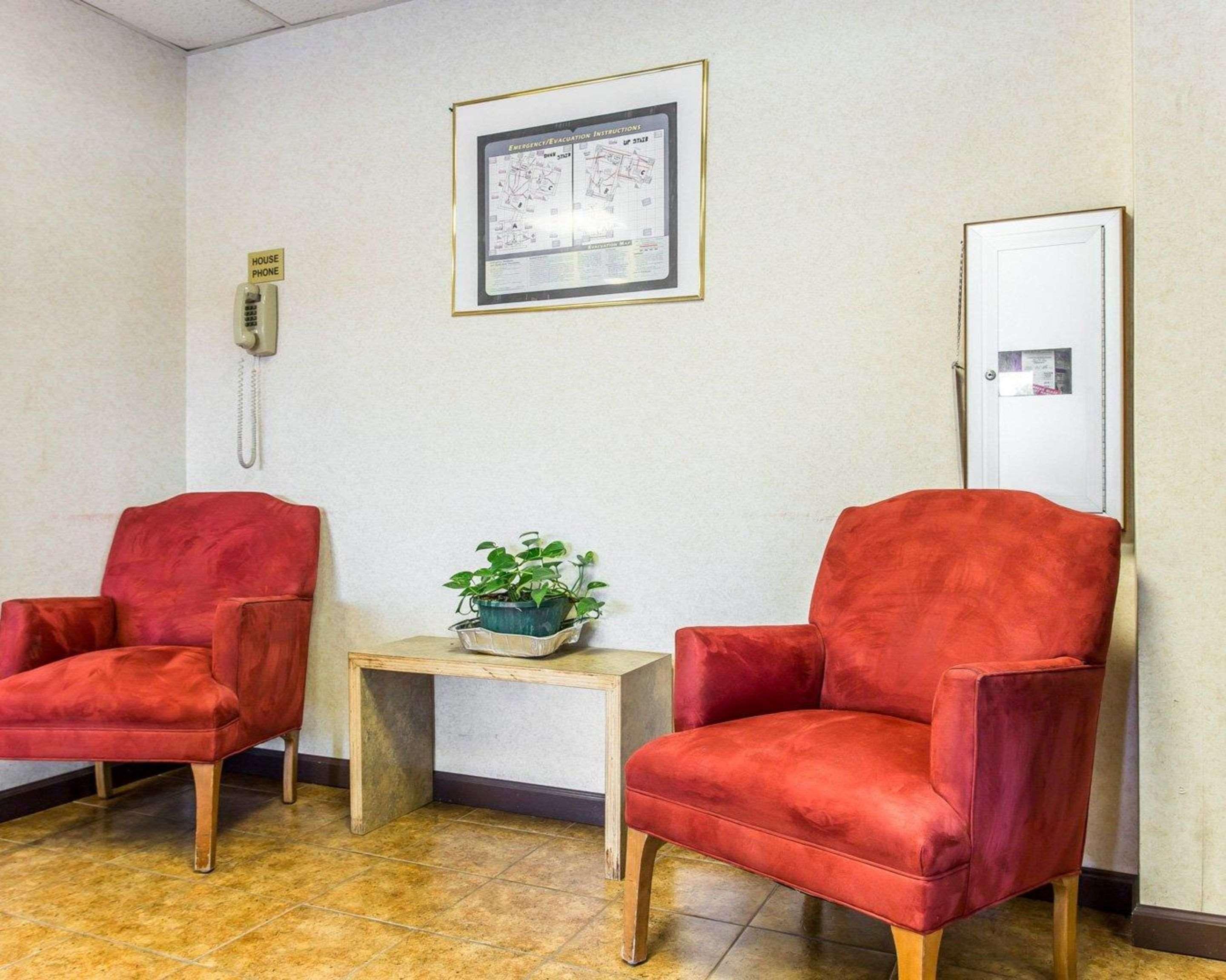 Quality Inn University Уинстон-Сейлем Экстерьер фото