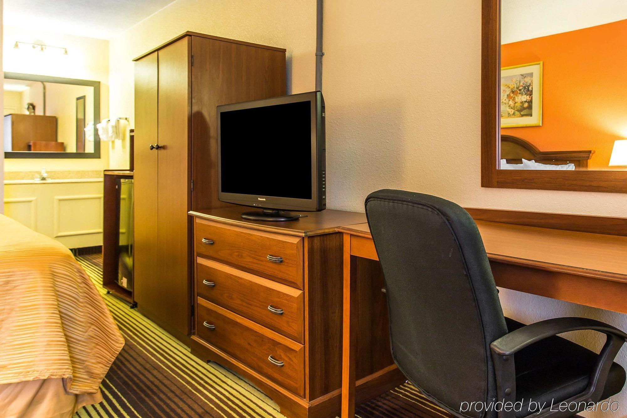 Quality Inn University Уинстон-Сейлем Экстерьер фото