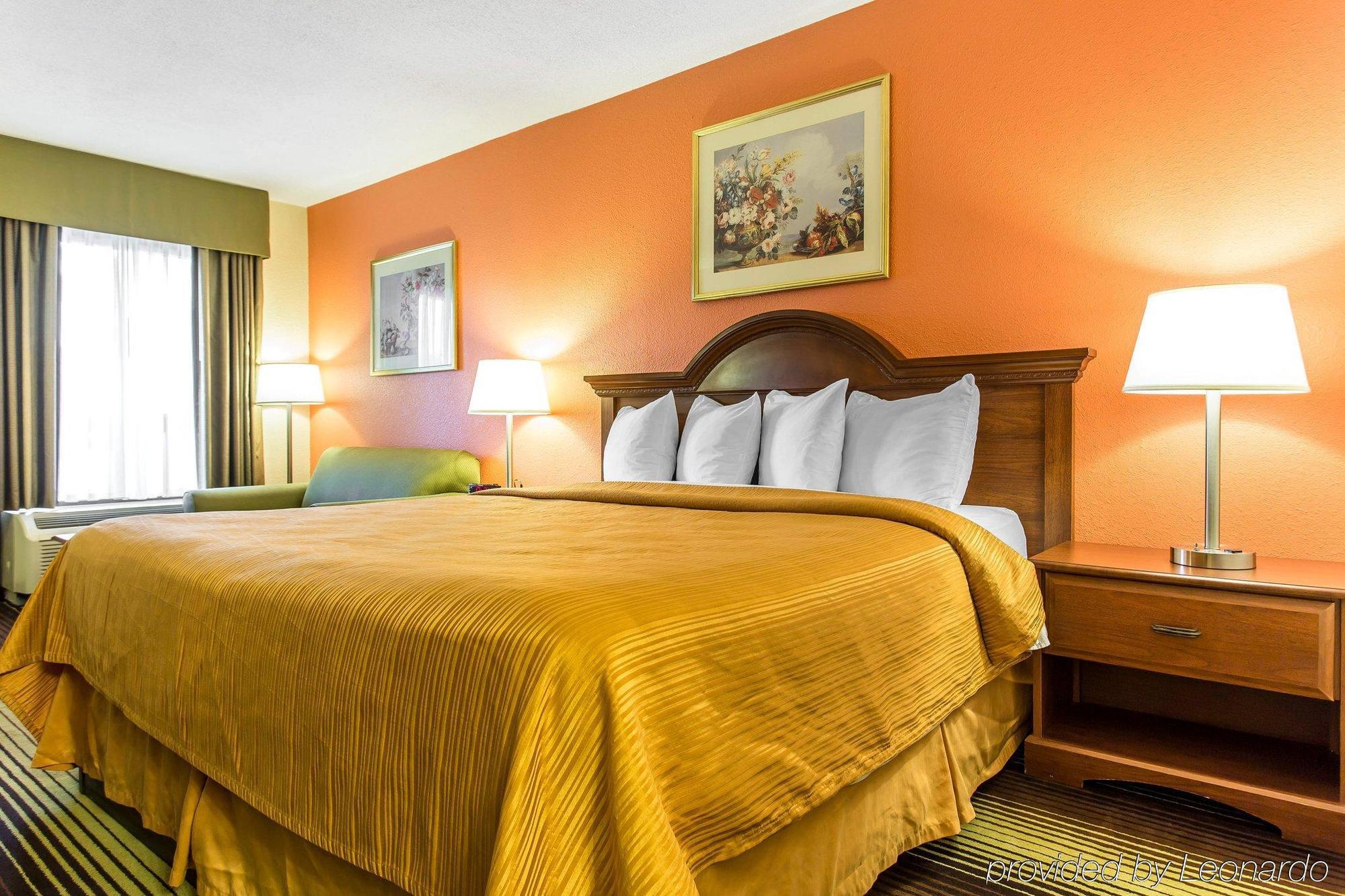 Quality Inn University Уинстон-Сейлем Экстерьер фото