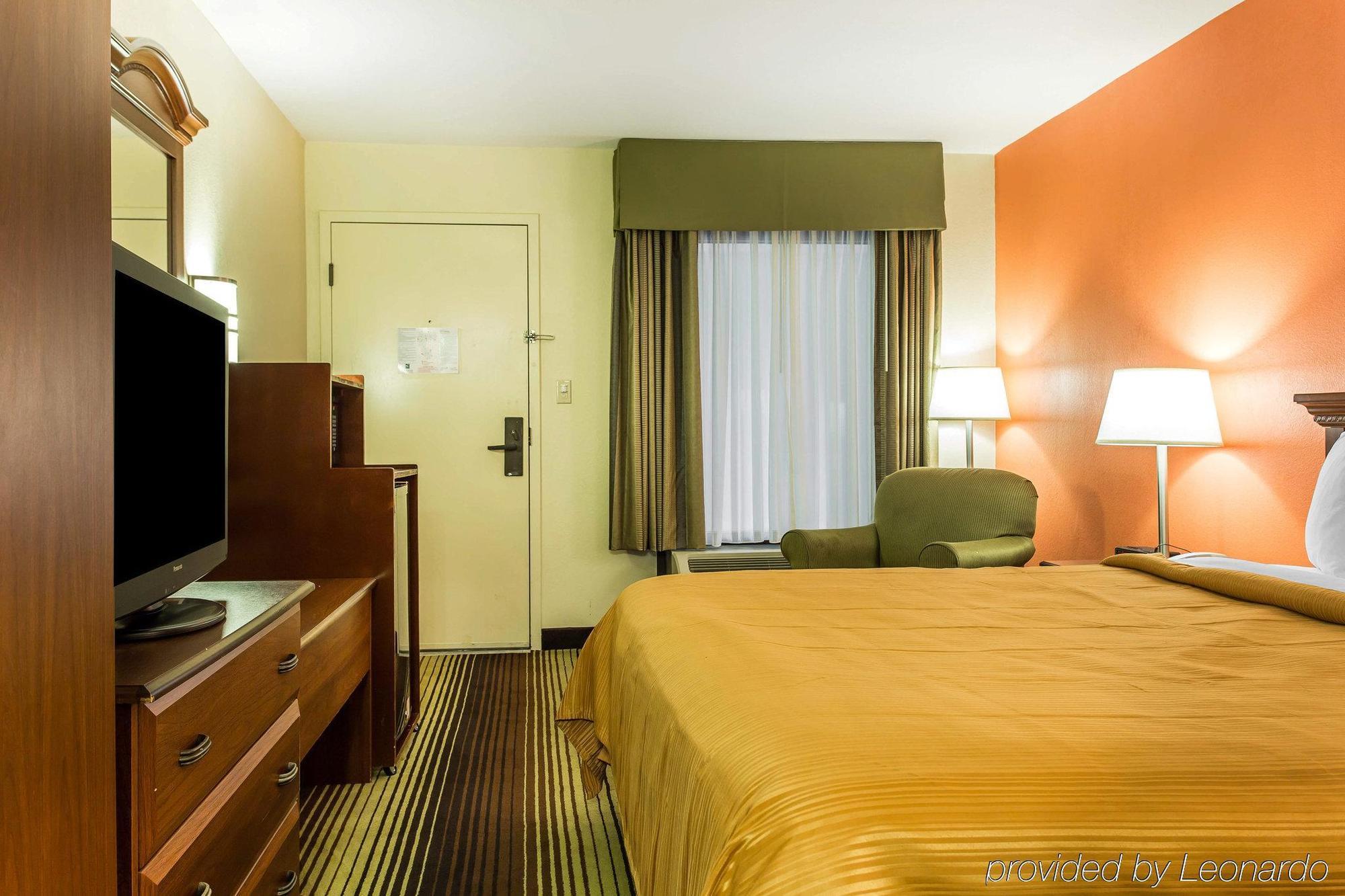 Quality Inn University Уинстон-Сейлем Экстерьер фото