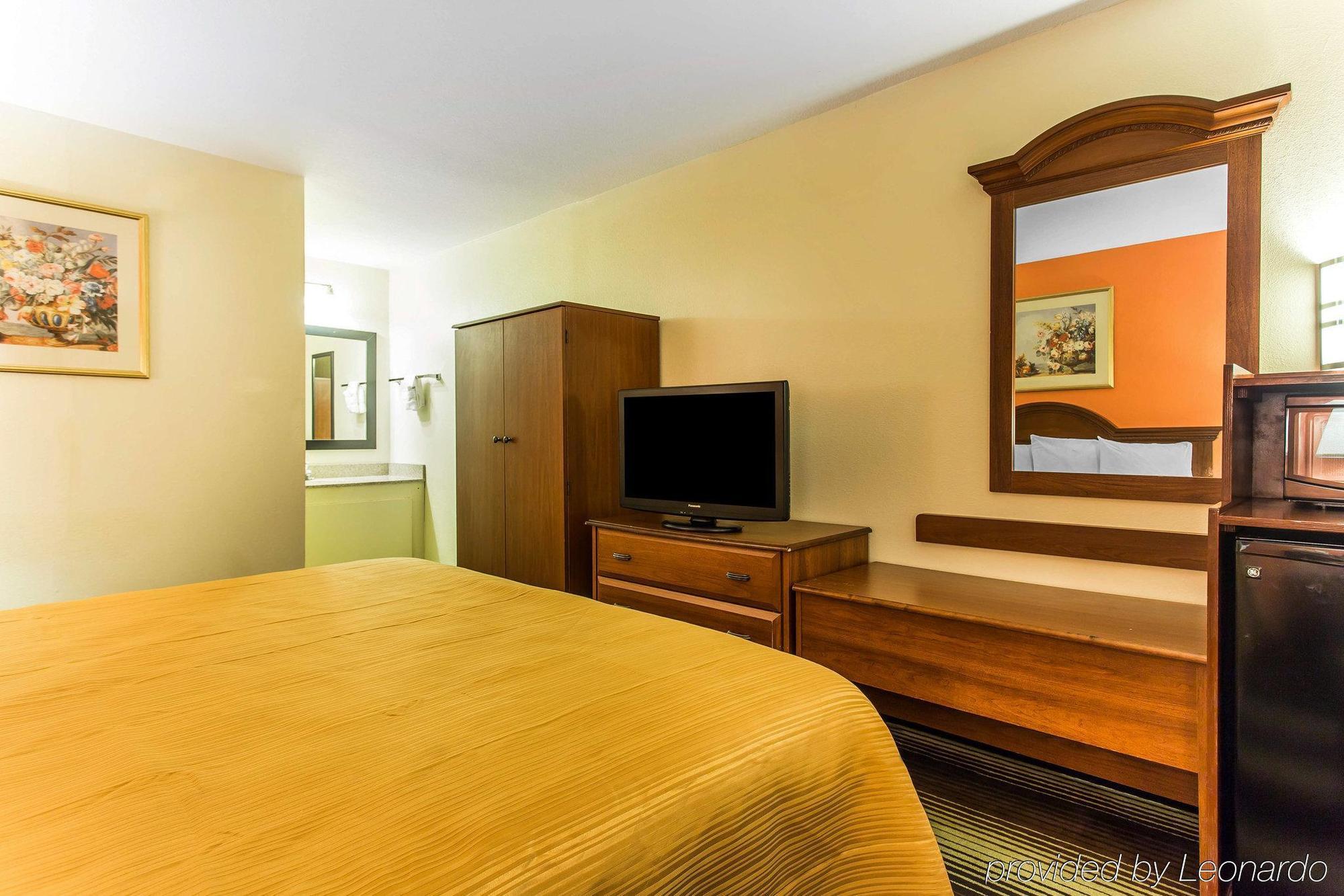 Quality Inn University Уинстон-Сейлем Экстерьер фото