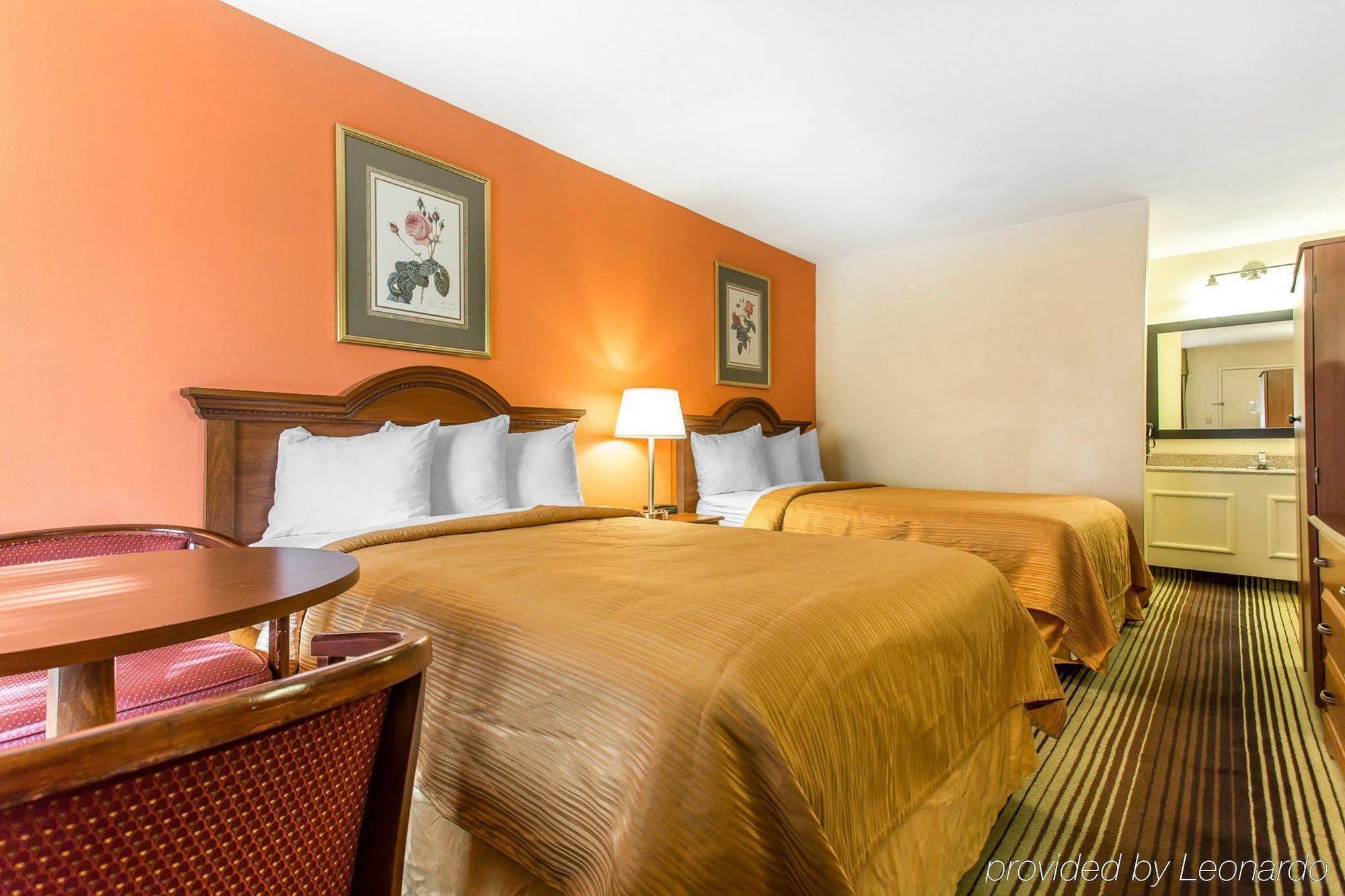 Quality Inn University Уинстон-Сейлем Экстерьер фото