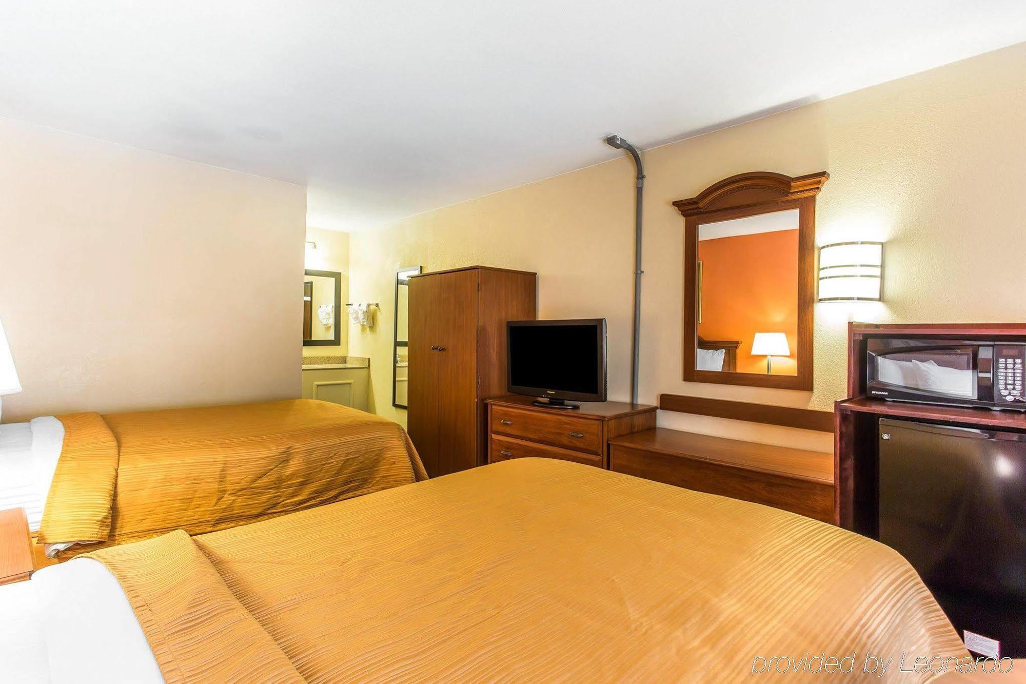 Quality Inn University Уинстон-Сейлем Экстерьер фото