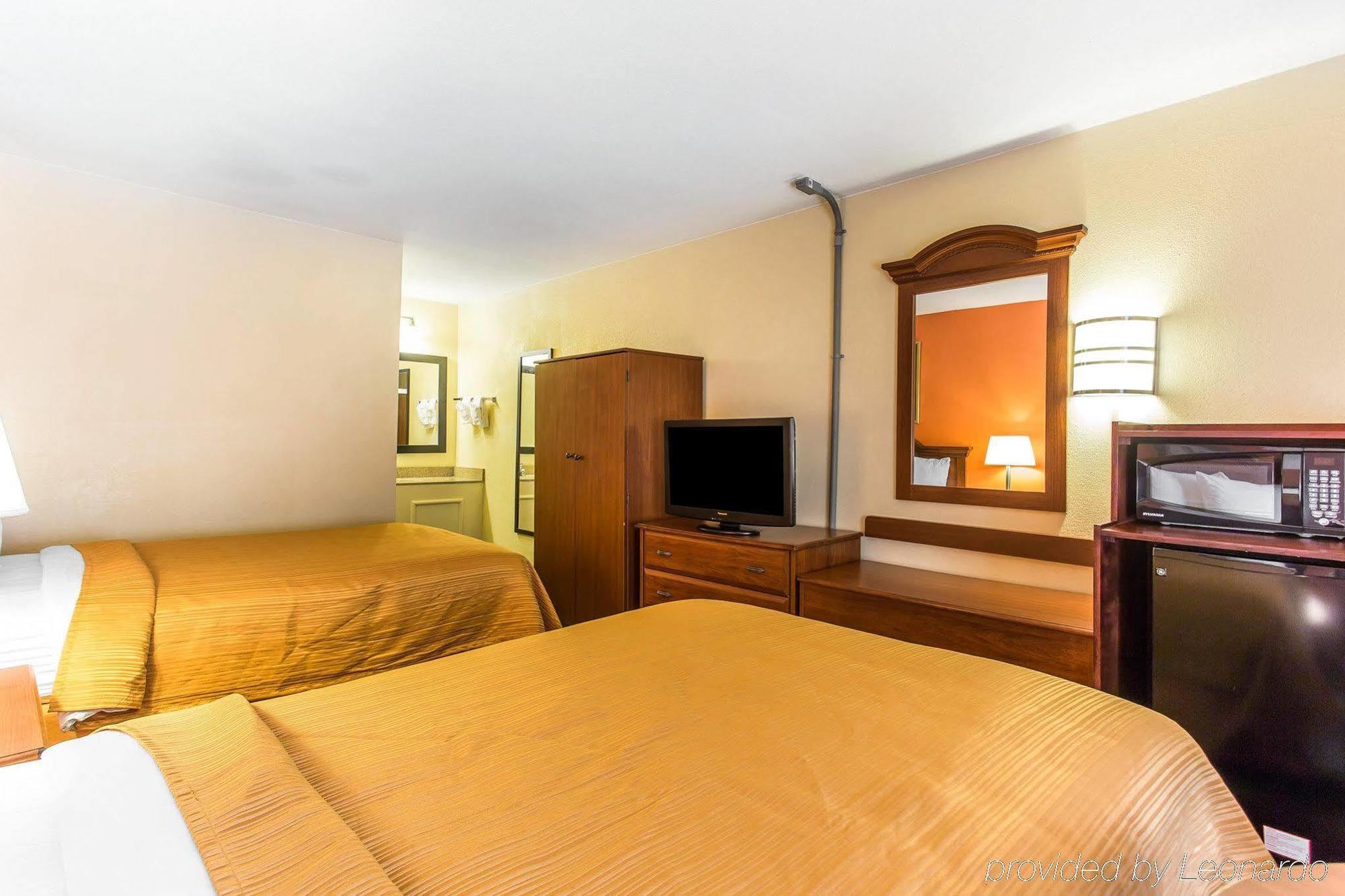 Quality Inn University Winston Salem Экстерьер фото