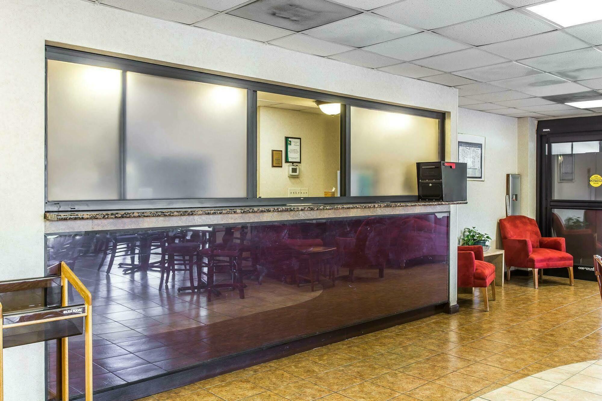 Quality Inn University Уинстон-Сейлем Экстерьер фото