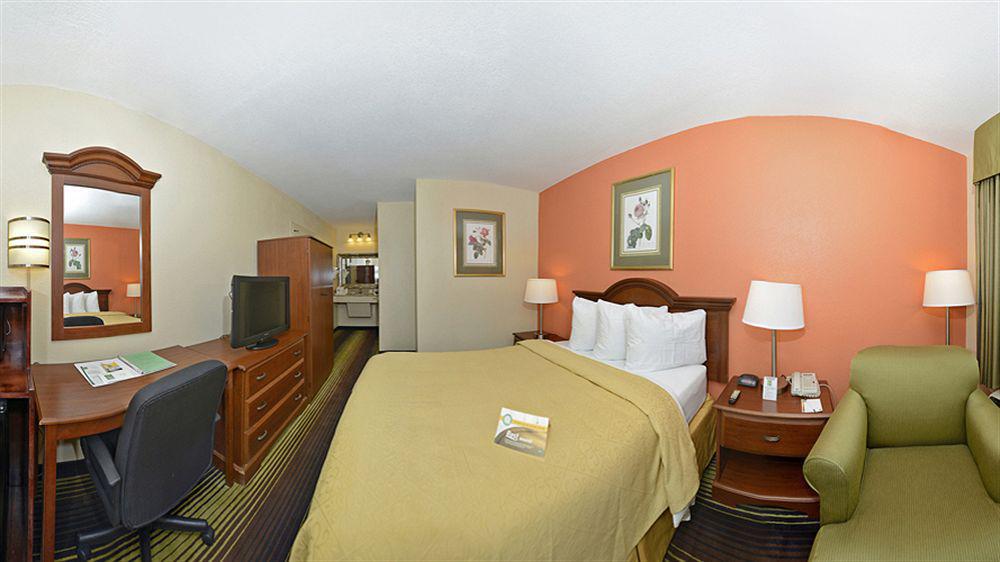 Quality Inn University Winston Salem Экстерьер фото